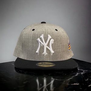 NEW MLB New York Yankees 2 Tone SnapBack Hat Capn On Melrose  Gray/Black